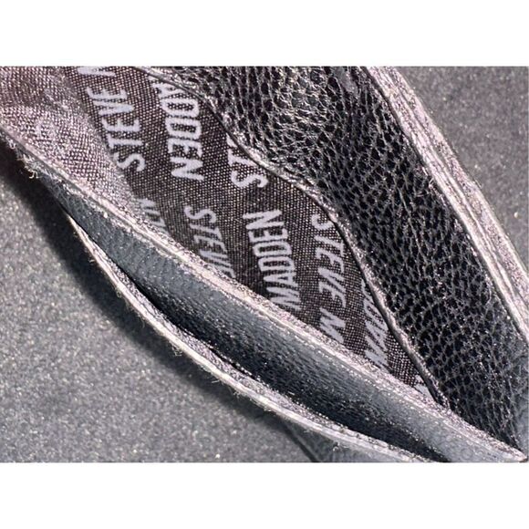 Beautiful Steve Madden black key chain ID wallet good condition  - Picture 3 of 3